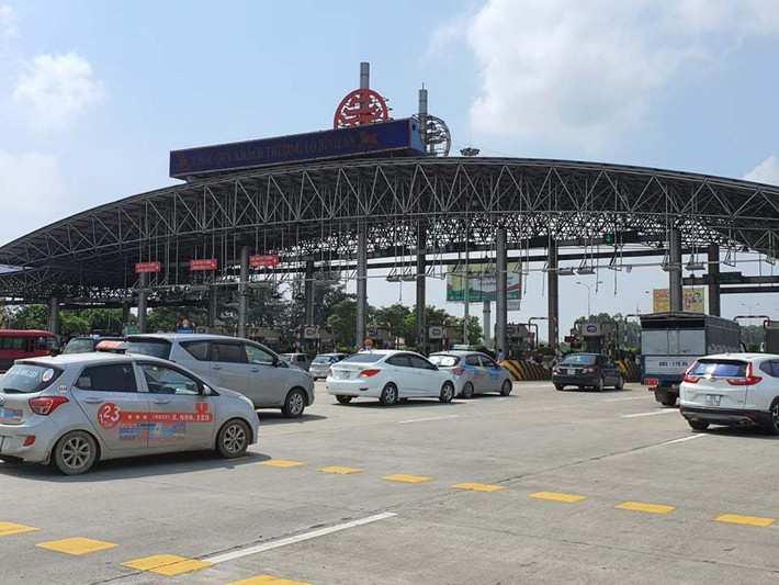 Lượng ô tô trở về Thủ đô ít hơn nhiều so với những năm trước. (Ảnh: Vietnamnet)
