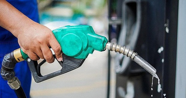 Theo Công an, lúc lực lượng chức năng làm nhiệm vụ, Liệt có đến xem. Ngay sau đó, Liệt mượn chiếc xuồng nhỏ của người hàng xóm bơi sang sông lớn nói là đi trị bệnh đau lưng, nhưng không thấy về... Cùng lúc, trinh sát báo về, tại một điểm bán xăng dầu có người xác nhận trước hôm xảy ra vụ cháy, Liệt có đến mua 5l xăng... Các trinh sát xác định, nếu không nhanh chóng tìm ra hung thủ sẽ khiến hắn có cơ hội tẩu thoát. (Ảnh minh họa, nguồn internet)