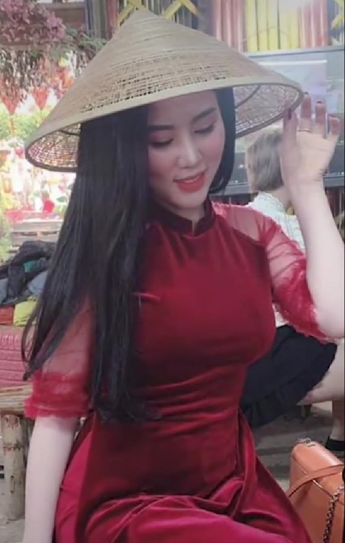 "Chân dài" đi khách và người mua dâm khai nhận đã kết nối mua bán dâm thông qua sự môi giới, điều hành của Vũ Thị Vân Anh.