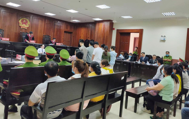 Ngày 6/11, TAND cấp cao tại TP.HCM đã mở phiên tòa phúc thẩm, đưa bị cáo Trần Ngọc Phúc ( Phúc XO) và 7 đồng phạm ra xét xử sau khi nhận được đơn kháng cáo của Phúc XO.