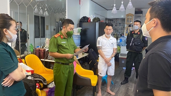 "Ông trùm" Hà "Miên" cầm đầu đường dây đánh bạc 30 nghìn tỷ đồng sa lưới: Ngày 3/11, Bộ Công an triệt phá đường dây tổ chức đánh bạc và đánh bạc dưới hình thức chơi game casino đổi thưởng trực tuyến trên mạng Internet do Đỗ Ngọc Hà, còn gọi là Hà "Miên" (SN 1984, trú tại quận Long Biên, Hà Nội) cầm đầu. Hà có 4 tiền án, 2 tiền sự hoạt động đánh bạc trên địa bàn TP. Hà Nội và các địa phương khác. Cơ quan điều tra đã triệu tập khám xét khẩn cấp Đỗ Ngọc Hà và 16 người khác điều tra về tội tổ chức đánh bạc và đánh bạc.