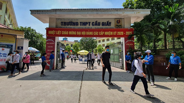 Gần 900.000 thí sinh bước vào phần thi trắc nghiệp môn tổ hợp gồm phần Khoa học Tự nhiên hoặc Khoa học Xã hội sáng 10/8. (Ảnh: Phúc Tá/Vietnam+)
