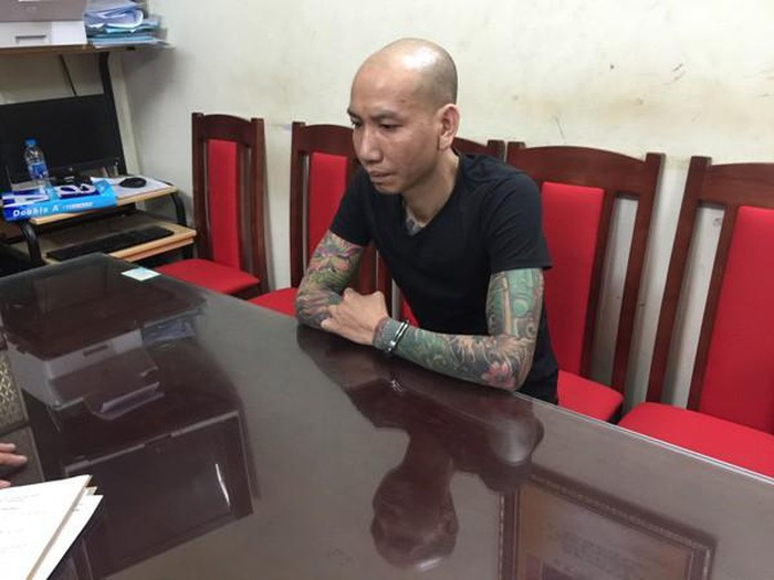 Tại Cơ quan Công an, Phú Lê khai nhận: "Đào Chi Lê đã lên trên mạng bảo rằng vợ tôi nói xấu Đào Chi Lê, và Đào Chi Lê lên mạng facebook chửi suốt 10 ngày và có những lời nói nhục mạ, lăng mạ vợ tôi. Bản thân tôi và vợ tôi cũng không có lên tiếng chửi Đào Chi Lê và cũng không gọi điện.