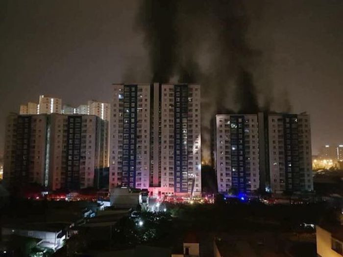 Truy tố 2 bị can trong vụ cháy chung cư Carina khiến 13 người tử vong: Ngày 16/2, Viện KSND TP HCM cho biết đã hoàn tất cáo trạng truy tố 2 bị can Nguyễn Văn Tùng (SN 1977, Giám đốc Công ty TNHH XD-TM-DV-SX Hùng Thanh, chủ đầu tư chung cư) và Nguyễn Quốc Tuấn (SN 1985, nguyên Trưởng ban Quản lý chung cư Carina) về tội danh “Vi phạm quy định về PCCC” trong vụ cháy chung cư Carina khiến 13 người tử vong.