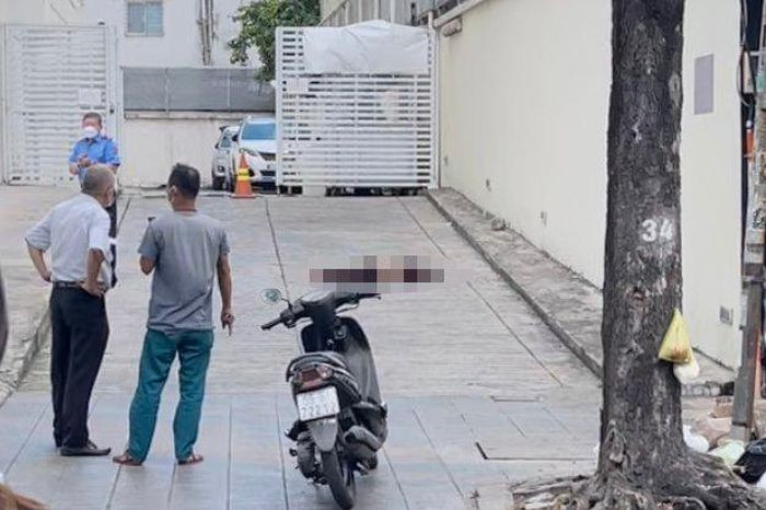 Bà lão tử vong vì rơi từ tầng cao chung cư: Khoảng 13h ngày 16/2, tại chung cư trên đường Tản Đà, phường 11, quận 5, TP HCM, người dân sống tại chung sư số 86 Tản Đà nghe tiếng động mạnh. Họ kiểm tra phát hiện bà lão khoảng 75 tuổi rơi từ tầng cao xuống đất, tử vong tại chỗ. Hiện vụ việc đang được cơ quan chức năng điều tra, làm rõ.