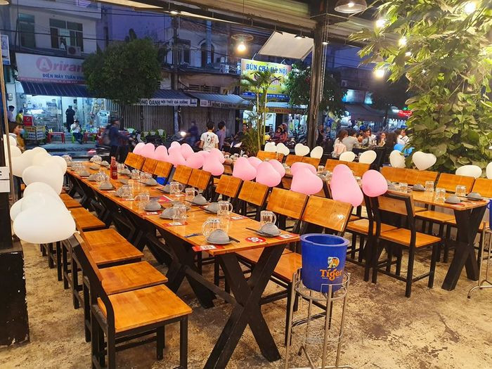Do tập hợp được một tập thể đàn em đông đảo, chẳng bao lâu, Thành đã nắm gọn trong tay giới giang hồ ở đất Sông Công. Tuy vậy, với tham vọng mở rộng sức ảnh hưởng, Thành tìm cách kết nối với nhiều đại ca trong giới giang hồ ở khu vực phía Bắc. Thành đã mở bữa tiệc lớn tại một nhà hàng hạng sang ở TP Sông Công, mời nhiều tên tuổi cộm cán trong giới giang hồ ở nhiều tỉnh thành như Hải Phòng, Hà Nội… (Ảnh minh họa, nguồn internet)
