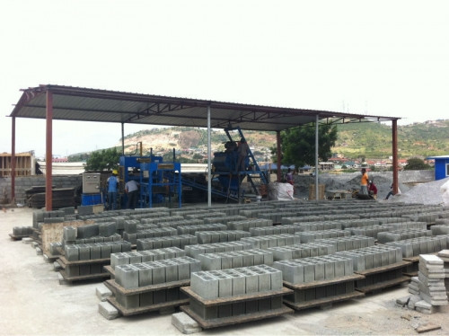Tiếp tục xác minh một số bạn bè thân quen với Tuấn, các trinh sát nắm được nguồn tin hắn đang ẩn náu tại nhà ông Phan Ngọc Phong 42 tuổi ở thôn 6B, xã EaPal, huyện EaKa, tỉnh Đắk Lắk. Lập tức các trinh sát lên đường truy bắt. Xẩm tối 29/5, các trinh sát bất ngờ ập vào xưởng sản xuất gạch bắt hung thủ giết người. Tuấn khai, trong lúc dự tiệc cưới của người anh ruột là Trần Quốc Toàn vào ngày 3/5/2007, tình cờ hắn nhìn thấy trên tay chị Sương có đeo 2 chiếc nhẫn vàng, trong khi hắn đang cần tiền tiêu xài, nên đã mưu tính cướp đoạt, nhưng chưa có cơ hội ra tay. (Ảnh minh họa, nguồn internet)
