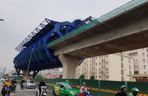 Điểm đầu của dự án kết nối với cầu Vĩnh Tuy cơ bản hoàn thành. Các trụ cầu tuyến đường trên cao đã được dựng xong. Hiện trên toàn dự án đang có hàng trăm công nhân thi công. Trước đó, tháng 11/2020, đoạn tuyến Ngã Tư Sở - Ngã Tư Vọng của dự án này đã được đưa vào khai thác.