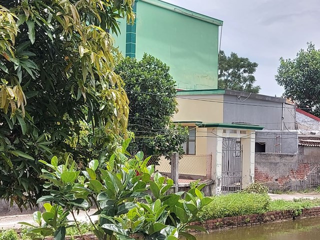 "Phục kích" ở đường làng, vung xẻng giết hàng xóm: Ngày 1/7, ông Phạm Văn Hưng (50 tuổi, trú TP Thái Bình) vừa đi xe máy về đến cổng nhà thì bị Phạm Công Thái (36 tuổi), hàng xóm, nhà liền kề vung xẻng đập nhiều lần vào đầu, cổ làm ông Hưng tử vong. Nguyên nhân được xác định do mẫu thuẫn cá nhân.