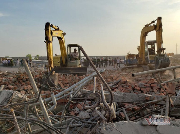 Đến 21h cùng ngày, bệnh viện đa khoa Đồng Nai cho hay đã tiếp nhận 10 thi thể bị tử vong trong vụ sập tường ở KCN Giang Điền.