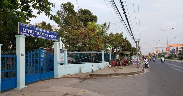 Cô giáo bị tố trộm điện thoại ‘xịn’ bán lấy tiền tiêu xài, chơi game: Ngày 24/3, Công an TP Long Xuyên, tỉnh An Giang đang điều tra vụ cô V.T.K.C. - giáo viên Trường tiểu học "B" bị 'tố' ăn cắp điện thoại di động hiệu iPhone Promax trị giá trên 35 triệu đồng của người khác rồi bán lấy tiền tiêu xài. Dù nạn nhân xin chuộc lại, nhưng C. vẫn bán lấy tiền chơi game.