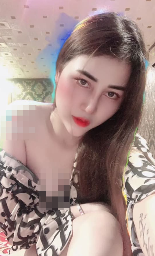 Cơ quan điều tra đã thu giữ 1.500 viên thuốc lắc loại MĐMA, 1 gói nhỏ heroin, 5 điện thoại, 1 ô tô, và một số tài liệu có liên quan của Ngọc và Biển.