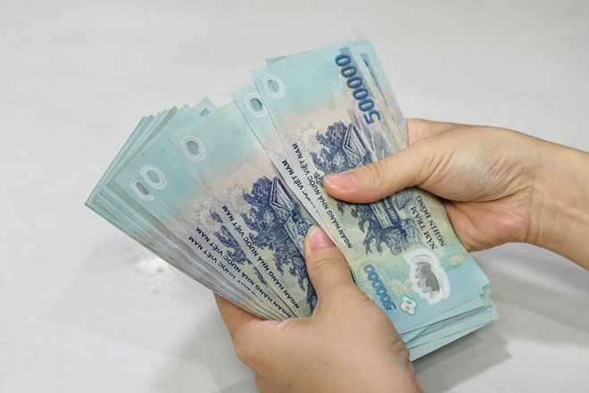 Theo đó, chiều tối 20/3, Hùng tìm đến nhà ông M là chủ của mình. Trước đó, Hùng có nợ ông M khoảng 30 triệu đồng nên lần này tới nói là để trả nợ. Thấy Hùng trả nợ ông M có nói Hùng cầm lại để chữa bệnh cho mẹ. Nào ngờ, Hùng rút dao đâm, chém nhiều nhát vào đầu ông M. khiến ông này chống cự yếu ớt và bỏ chạy. Người thân ông M ra can ngăn cũng bị Hùng gây thương tích 10%. Sau cuộc hỗn chiến, cả Hùng, ông M và người nhà ông M đều được đưa đến bệnh viện cấp cứu. (Ảnh minh họa, nguồn internet)