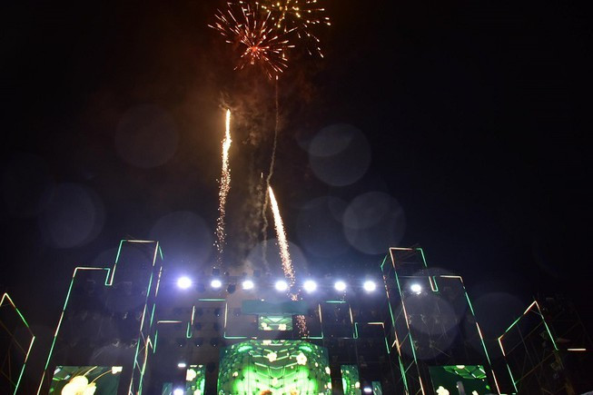 Làm rõ việc bắn pháo hoa trong chương trình Countdown Huế: Ngày 8/1, Công an tỉnh Thừa Thiên - Huế đang phối hợp với các cơ quan chức năng tiếp tục làm rõ việc công ty tổ chức sự kiện bắn pháo hoa tại chương trình Countdown 2021. Qua kiểm tra và làm việc với đơn vị tổ chức sự kiện này, cơ quan công an đã làm rõ nguồn gốc số pháo trên do đơn vị tổ chức sự kiện mua lại của một Công ty có trụ sở đóng tại TP.HCM nhưng chưa có hợp đồng chính thức.