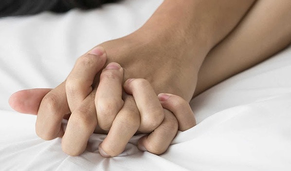 Chủ tịch xã nghi quan hệ bất chính với cấp dưới ở Hưng Yên: Liên quan đến nghi vấn về clip nhạy cảm giữa Chủ tịch xã Long Hưng, Văn Giang, Hưng Yên với nữ Chủ tịch Hội Nông dân xã này, ngày 12/10/2018, UBND huyện Văn Giang vừa quyết định tạm dừng công tác đối với ông Phạm Văn M. - Chủ tịch UBND xã Long Hưng. Ảnh minh họa