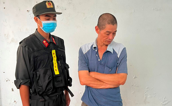 Mở rộng thêm, lực lượng Công an đã bắt đối tượng Phạm Văn Duẩn (SN 1962 trú tại Diêm Thương, phường Đức Ninh Đông, TP. Đồng Hới - Quảng Bình) là bố ruột của đối tượng Trang. Qua đấu tranh, đối tượng Duẩn khai nhận số ma túy trên được Trang nhờ mang đi cất giấu.