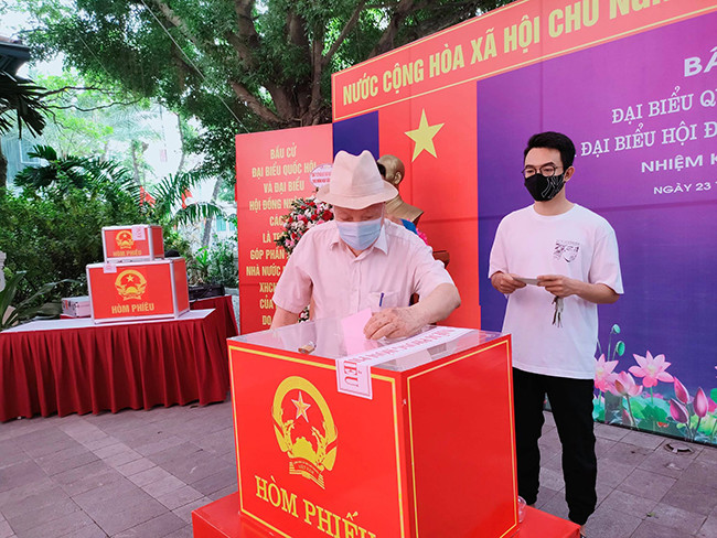 Mỗi lá phiếu của cử tri sẽ góp phần lựa chọn những người tiêu biểu về đức, tài, xứng đáng đại diện cho ý chí, nguyện vọng và quyền làm chủ của nhân dân.