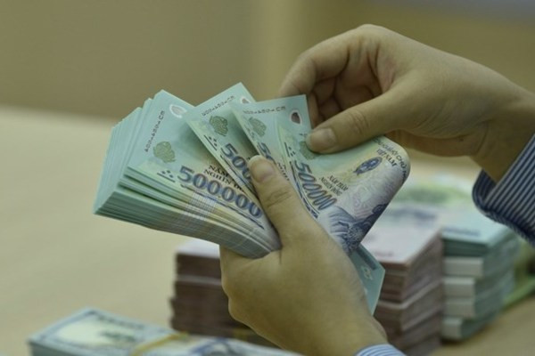 Với những tài liệu, chứng cứ thu thập được, Công an tỉnh Hà Giang đủ căn cứ để khẳng định Nình chính là nghi phạm gây ra cái chết của anh H. Việc truy tìm Nình được triển khai gấp rút. Ngay sau đó, Nình đã bị bắt giữ. Tại cơ quan công an, biết chẳng thể chối cãi, Ninh đã khai nhận toàn bộ hành vi phạm tội của mình. Do cần tiền nên Ninh đã hỏi vay anh H 12 triệu đồng. Sau một thời gian với số tiền gốc là 12 triệu, anh H tính cả lãi vào là trên 30 triệu. Với Nình, khoản nợ này là quá sức. (Ảnh minh họa, nguồn Internet)
