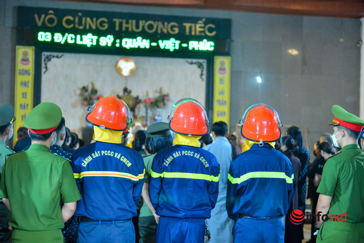 Sáng 5/8, lễ tang 3 liệt sỹ công an PCCC&CHCN đã diễn ra tại nhà tang lễ Bệnh viện 198 (Hà Nội). (Ảnh: Infonet)