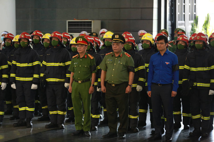 Đảng ủy, lãnh đạo, nguyên lãnh đạo Công an Hà Nội do Trung tướng Nguyễn Hải Trung, Bí thư Đảng ủy, Giám đốc Công an TP làm Trưởng đoàn cùng các đoàn sở ban ngành, công an các đơn vị đã đến viếng 3 liệt sĩ và chia buồn với gia đình các liệt sĩ.