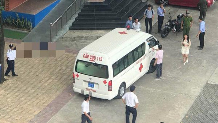 Nam thanh niên tử vong trong sân trường: Khoảng 13h30 ngày 23/12, một nam thanh niên đi vào khu vực Trường Đại học Thủ Dầu Một (phường Phú Hòa, TP Thủ Dầu Một, tỉnh Bình Dương) sau đó đi lên lầu 4 của một tòa nhà. Ít phút sau, nhiều người phát hiện nam thanh niên rơi từ trên lầu xuống đất. Bước đầu nạn nhân được xác định không phải là sinh viên của trường.