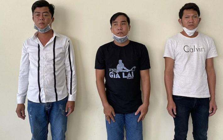 Tạm giam nhóm bảo kê quán massage, gội đầu: Ngày 26/1, Công an huyện Phong Điền, TP Cần Thơ, đã khởi tố bị can, bắt tạm giam Huỳnh Văn Khoa (31 tuổi), Trần Thanh Sung (32 tuổi) và Trịnh Phước Thọ (37 tuổi, cùng ở huyện Phong Điền). Các bị can liên quan đến việc thu tiền bảo kê tại các hộ kinh doanh (quán cà phê, quán gội đầu, quán nhậu…) trên địa bàn xã Nhơn Ái.