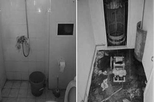 Tại khu vực có nghi vấn, các trinh sát đã cạo lớp sơn mới đi, từ đây ở bức tường cũ hiện ra rất nhiều vết màu nâu nghi máu. Tiến hành kiểm tra nhà vệ sinh cũng phát hiện nhiều dấu vết bất thường. Trong căn bếp, khi được hỏi gần đây gia đình có mất con dao nào không, cô gái chủ nhà xác nhận, có một số dao được bạn trai vứt đi, thay mới lúc cô vắng nhà. (Ảnh: Giadinh.net)