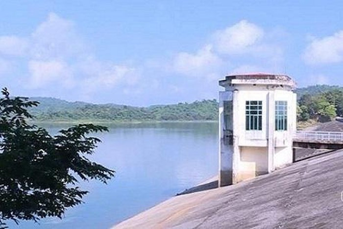 Buồn chuyện gia đình, nữ sinh lớp 9 nhảy cầu tự tử: Ngày 18/3, thông tin từ UBND xã Thanh Kỳ, huyện Như Thanh, tỉnh Thanh Hóa cho biết, trên địa bàn xã vừa xảy ra việc một nữ sinh nhảy cầu tự vẫn. Nạn nhân là em Nguyễn Thị T.A. (SN 2005, ở thôn Khe Cát, xã Thanh Kỳ).