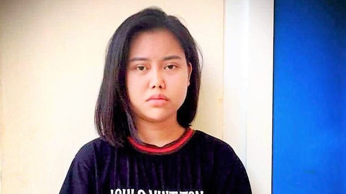 Hotgirl lừa đảo, chiếm đoạt tài sản hàng trăm người qua mạng xã hội: Tháng 9/2021, Cao Thị Huyền Trang (SN 2001, trú quận Hai Bà Trưng, Hà Nội) đã sử dụng tài khoản Facebook “Nguyễn Hoàng Thu Phương” để đăng tin lên hội nhóm Facebook rao bán thanh lý đồ cũ như tủ lạnh, tivi, sofa và nhiều mặt hàng cũ khác với giá rẻ hơn giá thị trường, để lừa đảo chiếm đoạt tài sản của người khác.