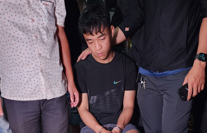 Dùng súng cướp ngân hàng ở Đà Nẵng: Ngày 20/4, Lê Phú Cao (32 tuổi, quê xã Lộc Trị, huyện Phú Lộc, tỉnh Thừa Thiên - Huế) cầm súng, roi điện đi vào chi nhánh ngân hàng trên đường Đống Đa, quận Hải Châu, dùng súng uy hiếp nhân viên và yêu cầu đưa tiền. Sau khi lấy được tiền, tên cướp bỏ tiền vào bao nylon rồi lên xe máy rời khỏi ngân hàng. Khoảng 21h30 tối cùng ngày, khi Cao trở về nhà trọ thì bị công an bắt giữ. Qua khám xét, lực lượng công an đã thu hồi số tiền 590 triệu đồng Cao cướp được nhưng chưa kịp tẩu tán.