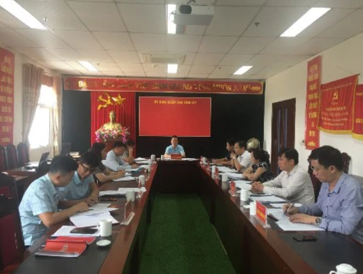 Phó bí thư Thành ủy Lai Châu bị cách chức: Ngày 8/9/2021, lãnh đạo Thành uỷ TP Lai Châu (tỉnh Lai Châu) xác nhận Thành ủy Lai Châu thông báo quyết định thi hành kỷ luật của Ban Thường vụ Tỉnh ủy Lai Châu bằng hình thức cách chức đối với bà Vàng Thị Chính, Phó Bí thư Thường trực Thành ủy Lai Châu nhiệm kỳ 2020 - 2025. Bà Chính đã sử dụng chứng chỉ Tiếng Anh B1 không hợp pháp để làm hồ sơ cán bộ ứng cử chức danh Phó Chủ tịch UBND thành phố Lai Châu, nhiệm kỳ 2016-2021; hồ sơ này cũng được dùng để giới thiệu tái cử Ủy viên Ban Chấp hành, Ủy viên Ban Thường vụ Thành ủy, ứng cử chức vụ Phó Bí thư Thành ủy Lai Châu, nhiệm kỳ 2020 - 2025.