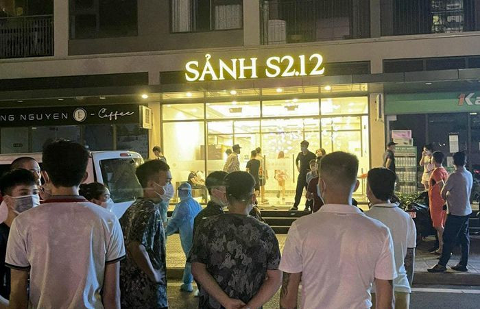 Test nhanh xác định 'Hoàng Tử Gió' âm tính với SARS-CoV-2: Ngày 7/10, Công an huyện Gia Lâm, Hà Nội, đang điều tra nguyên nhân cái chết của Hoàng Đức Nhân (29 tuổi, biệt danh "Hoàng Tử Gió", quê Quảng Ninh). Trung tâm Y tế huyện Gia Lâm thông tin Đức Nhân có kết quả xét nghiệm nhanh âm tính với SARS-CoV-2.