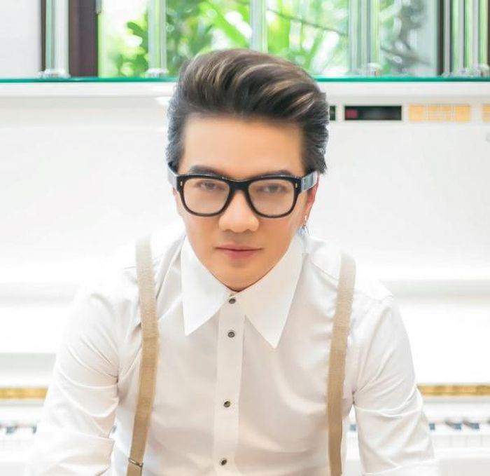 Chuyển vụ ca sĩ Đàm Vĩnh Hưng tố cáo bà Phương Hằng tới Công an Bình Dương: Ngày 5/10, Công an TP Hồ Chí Minh cho biết vừa chuyển toàn hộ sơ, đơn báo tố cáo bà Nguyễn Phương Hằng (Tổng giám đốc Công ty Đại Nam) của ông Huỳnh Minh Hưng (SN 1971, ở TP HCM, tức ca sĩ Đàm Vĩnh Hưng) cho Công an tỉnh Bình Dương để giải quyết theo thẩm quyền.