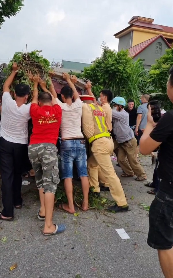 Ngay sau khi xảy ra vụ việc, Công an huyện Lương Tài đã báo cáo Giám đốc Công an tỉnh Bắc Ninh, phân công lực lượng đến hiện trường, phối hợp với các Phòng nghiệp vụ của Công an tỉnh để tổ chức điều tra, xác minh làm rõ vụ việc.