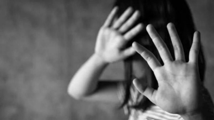 Điều tra vụ chú họ bị 'tố' giở trò đồi bại với cháu gái 10 tuổi: Chị P.T.Th. (SN 1984, ở xã Vũ Chính, TP Thái Bình, tỉnh Thái Bình) đến Công an xã trình báo việc con gái chị là cháu T. (SN 2012) bị người chú họ là N.T.S. (SN 1971, trú cùng địa phương) giở trò đồi bại. Ngày 31/3, Công an TP Thái Bình cho biết đang điều tra, làm rõ.
