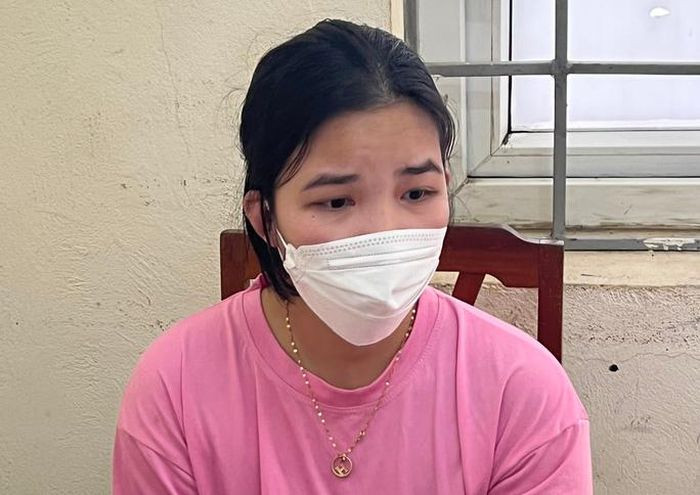 Lừa tiền từ thiện của hàng trăm nhà hảo tâm: Lợi dụng dịch bệnh COVID-19, Lê Thị Hiền (SN 2000, ngụ huyện Triệu Sơn, Thanh Hoá) đã lên mạng xã hội lấy thông tin, hình ảnh trẻ em bị tật nguyền sau đó nhận là con mình để chiếm đoạt hơn 50 triệu đồng của hàng trăm nhà hảo tâm trên địa bàn cả nước. Ngày 8/3, Công an huyện Triệu Sơn cho biết đang điều tra, làm rõ.