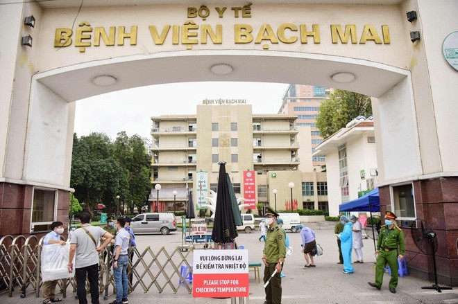Theo tìm hiểu, Bệnh viện Bạch Mai có quy mô vào loại lớn nhất ở Việt Nam và hiện đang ở trong giai đoạn đặc biệt, chưa có Giám đốc bệnh viện mà chỉ có Phó Giám đốc phụ trách, 2 Giám đốc tiền nhiệm là Nguyễn Quốc Anh và Nguyễn Quang Tuấn, cùng Phó Giám đốc phụ trách kinh tế tiền nhiệm đều đã bị bắt giam. Sau khi được bổ nhiệm, ông Hồng là 1 trong 3 lãnh đạo bệnh viện.