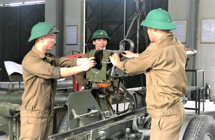 Chế độ hưởng tiền lương với viên chức quốc phòng thôi việc: Nghị định 19/2022/NĐ-CP hướng dẫn chế độ, chính sách đối với quân nhân chuyên nghiệp, công nhân và viên chức quốc phòng chuyển ngành, công nhân và viên chức quốc phòng thôi việc, có hiệu lực từ ngày 15/4/2022.(Ảnh minh hoạ)