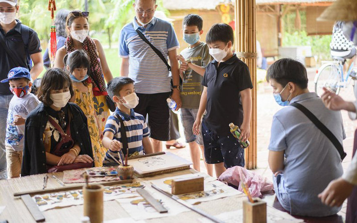 Đối với người tham gia khóa đào tạo nghề trên 3 tháng được hỗ trợ không quá 1,5 triệu đồng/tháng và thời gian hỗ trợ không quá 6 tháng. Lương công chức quản lý thị trường cao nhất gần 12 triệu đồng/tháng. Theo quy định tại Thông tư 02/2022/TT-BCT có hiệu lực từ ngày 1/4, quy định cụ thể việc xếp lương đối với các ngạch công chức quản lý thị trường như Ngạch Kiểm soát viên cao cấp thị trường, Ngạch Kiểm soát viên chính thị trường, Ngạch Kiểm soát viên thị trường và Ngạch Kiểm soát viên trung cấp thị trường. Cụ thể, với mức lương cơ sở 1,49 triệu đồng/tháng thì lương công chức quản lý thị trường sẽ dao động từ hơn 3,1 triệu đồng đến gần 12 triệu đồng/tháng.(Ảnh minh hoạ)