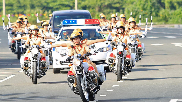 Với đội hình dẫn đoàn là nữ CSGT sẽ tạo ra nét mới trong lực lượng Công an TP Hồ Chí Minh. (Ảnh: Phụ nữ Việt Nam).