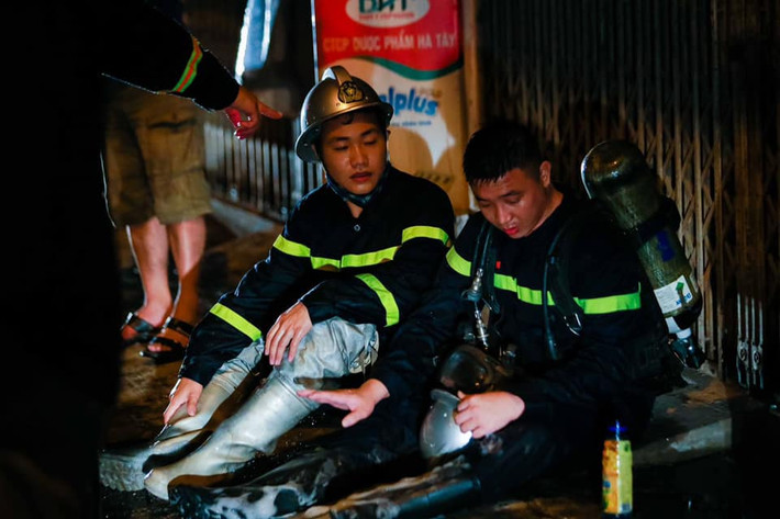 Hiện nguyên nhân vụ cháy cửa hàng bán gas đang được cơ quan chức năng điều tra, làm rõ.