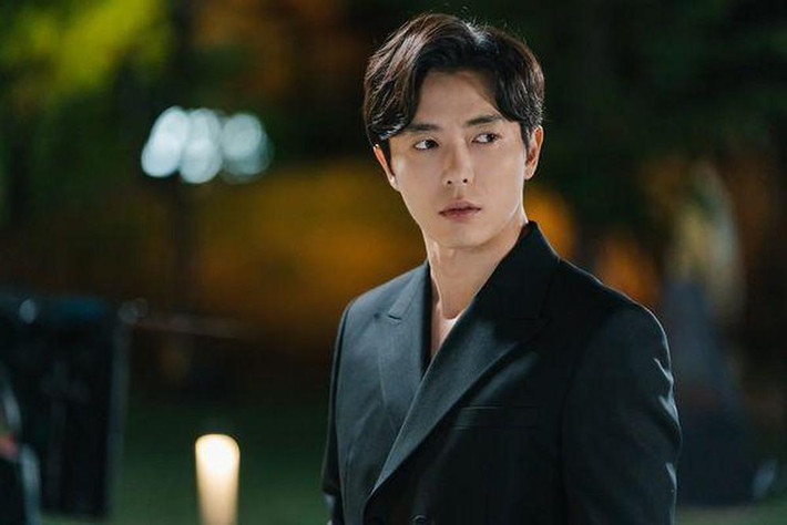 Mới đây, Joy News 24 đưa tin Kim Jae Wook được mời đóng chính trong phim truyền hình mới mới của đài OCN có mang tên Chuyến Tàu. Bộ phim là câu chuyện về một người đàn ông mất đi người phụ nữ anh ta yêu thương trước một kẻ giết người hàng loạt và bảo vệ cô trong một vũ trụ song song nơi cô vẫn còn sống. Các nhân vật trong phim buộc phải sống cả hai cuộc đời trái ngược hoàn toàn trong thế giới song song đó, rồi bất chấp chống lại vận mệnh tàn khốc định sẵn cho mình.