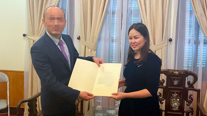 Cáo trạng xác định, trong quá trình cấp phép các chuyến bay, từ tháng 12/2020 đến tháng 1/2022, bà Nguyễn Thị Hương Lan đã nhận hối hộ 32 lần của 8 cá nhân đại diện doanh nghiệp, tổng số tiền hơn 25 tỷ đồng. Ngày 17/4, gia đình bị can đã nộp 900 triệu đồng để khắc phục hậu quả.