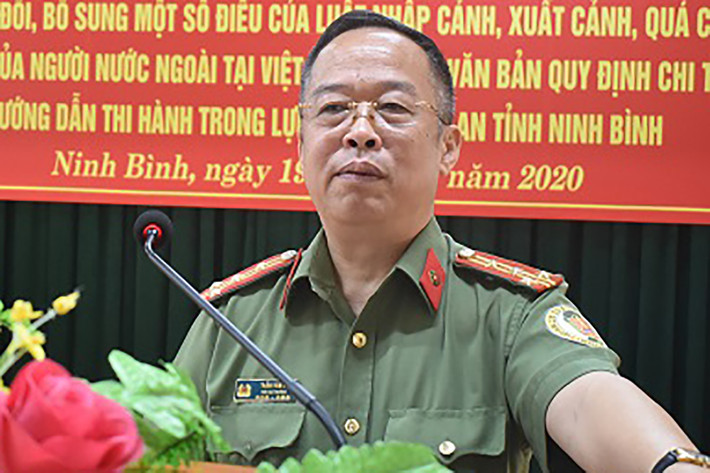 Ông Trần Văn Dự - cựu Phó Cục trưởng Cục Quản lý xuất nhập cảnh, Bộ Công an nhận hối lộ 7,6 tỷ đồng. Đến nay đã khắc phục hậu quả số tiền 2 tỷ đồng.