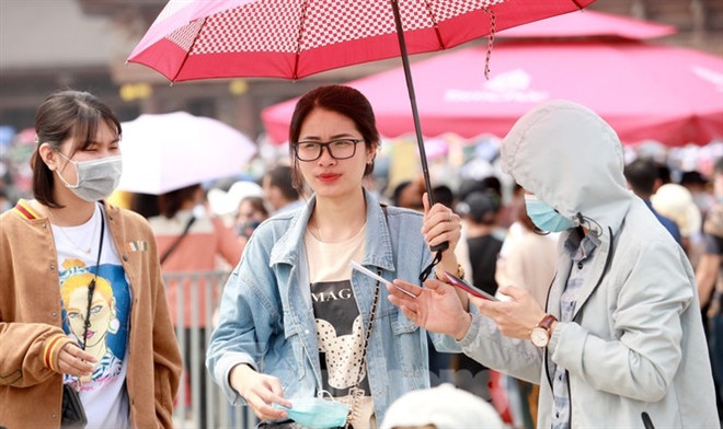 Với cảnh quan hấp dẫn, những năm gần đây, khu du lịch tâm linh Tam Chúc luôn thu hút rất đông du khách.