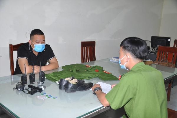6. Giả danh Công an lừa đảo chiếm đoạt tài sản: Ngày 18/9, Công an tỉnh Hải Dương cho biết, đơn vị đang củng cố, hoàn thiện hồ sơ, xử lý đối tượng Ngô Gia Thứ (SN 1994, trú tại thôn Cam Lộ, xã Tân Việt, huyện Kim Thành, tỉnh Hải Dương) về tội giả danh Công an lừa đảo chiếm đoạt tài sản. Thứ tiếp cận với một số người dân có nhu cầu trong việc lo các thủ tục trong giao dịch dân... để lừa đảo chiếm đoạt tài sản hàng trăm triệu đồng.