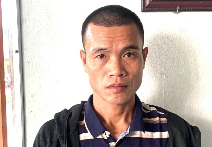 Truy nã gã phụ xe chém trọng thương tài xế: Ngày 30/11, Công an quận Cẩm Lệ, TP. Đà Nẵng cho biết vừa ra quyết định truy nã bị can Nguyễn Văn Sơn (SN 1977, trú phường Văn Đức, TP Chí Linh, Hải Dương) về hành vi “Cố ý gây thương tích”. Trước đó, trong quá trình đón khách và bốc hàng hóa, Sơn là phụ xe đã vác kiếm chém tài xế là anh Phạm Đăng Tr. (48 tuổi, trú TP Hạ Long) trọng thương rồi bỏ trốn.