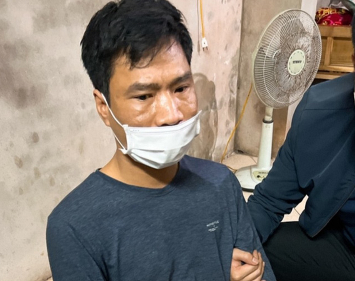 Phân xác người tình để phi tang: Ngày 23/3/2022, chị N.T.T.. (SN 1992, ngụ phường Nam Sơn, TP Tam Điệp, Ninh Bình) đến nhà chị Phạm T.T. (là chị gái của Phạm Văn Dũng) trả đồ cá nhân của Dũng. Tuy nhiên, Dũng không đồng ý, giữa hai bên xảy ra mâu thuẫn. Dũng đã dùng tay sát hại dã man chị T. rồi nằm cạnh thi thể nạn nhân.. Đến sáng hôm sau, Dũng cho thi thể vào chiếc nồi lớn rồi đi mua xăng về đốt, nhưng thấy mùi nên đã dập tắt lửa. Đến trưa 25/3, Dũng đem thi thể người tình đến phòng tắm ở tầng một phân xác bỏ vào 2 thùng nhựa rồi kéo lên tầng 2 cất trong tủ.