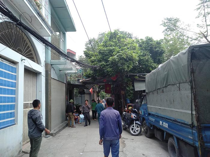 Lãnh đạo UBND phường Thịnh Liệt thông tin thêm: Sau khi nhận được tin báo từ người dân, lực lượng chức năng nhanh chóng có mặt tại hiện trường để khống chế đám cháy cứu người bị nạn.