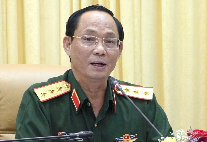 Từ năm 1979 - 1983, Thượng tướng Trần Quang Phương công tác tại Quân đoàn 14, sau đó có 3 năm tham gia học tại Trường sĩ quan Chính trị. Từ năm 1987 - 2011, Thượng tướng Trần Quang Phương trải qua nhiều vị trí công tác ở các đơn vị thuộc Quân khu 5.